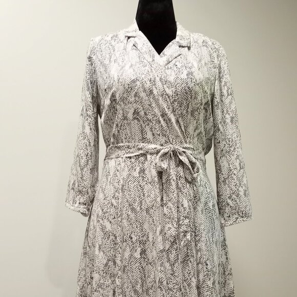 ANN TAYLOR FACTORY SNAKESKIN PRINT WRAP SRESS 3/4 LENGTH SLEEVE WITH BELT SIZE 8 - Picture 1 of 9